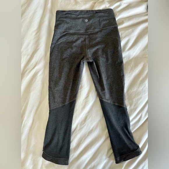 Gray Lululemon crop leggings - size 6 - Picture 3 of 6